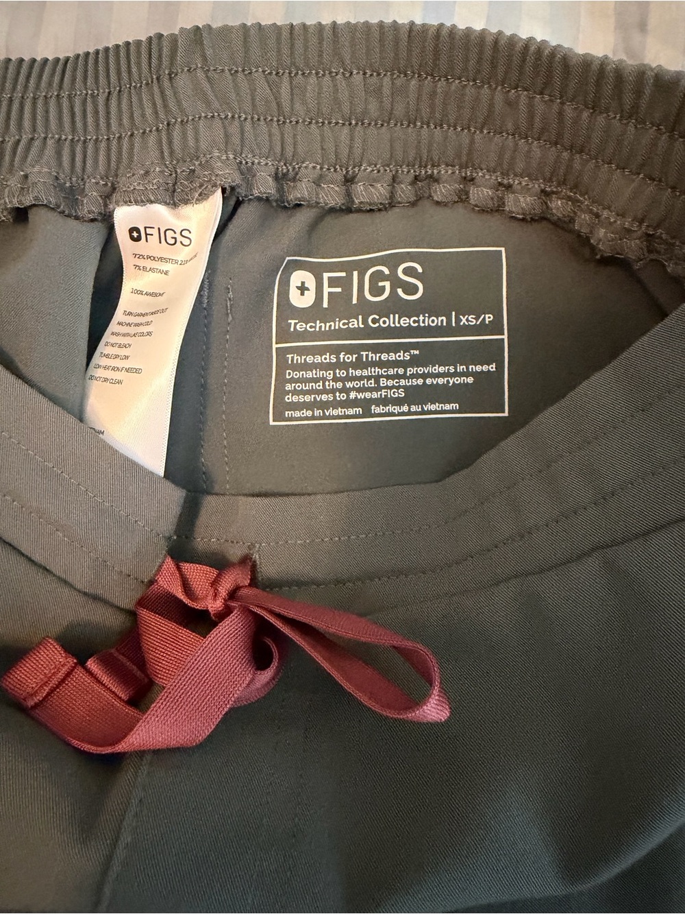 FIGS Women's Yola Skinny Scrub Pants Moss Green (unsure of color) - Picture 3 of 3